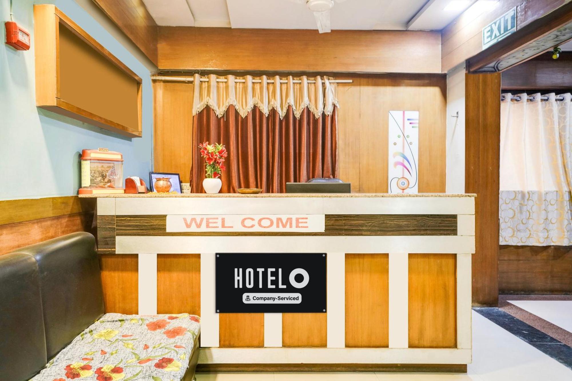 Hotel O Vanya Palace أحمد أباد المظهر الخارجي الصورة