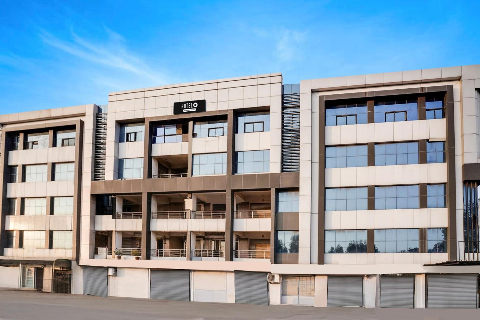 Hotel O Vanya Palace أحمد أباد المظهر الخارجي الصورة
